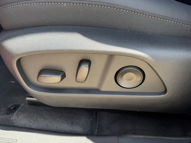 2027 Chevrolet Equinox LT - Photo 23