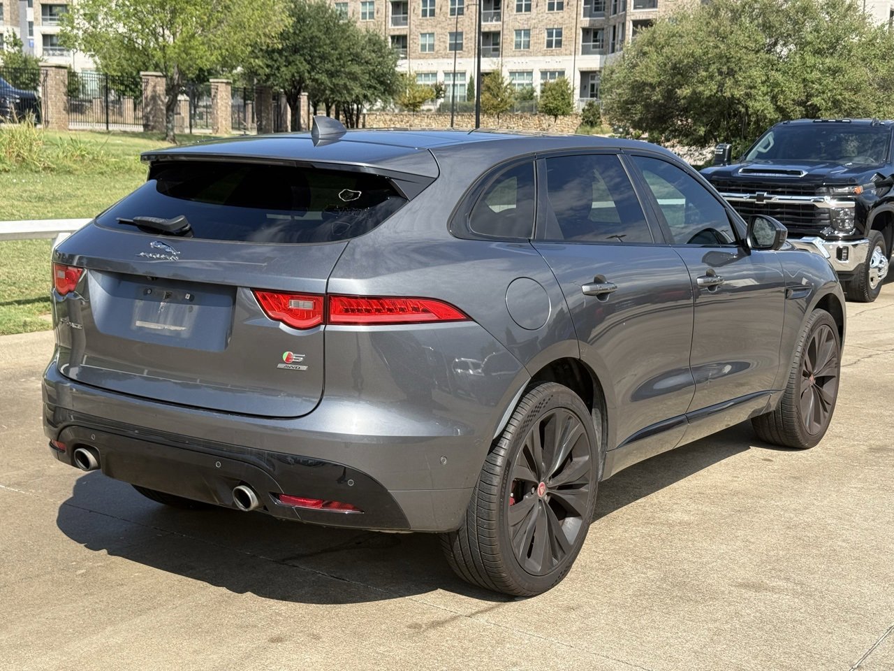 2017 Jaguar F-PACE S photo 3
