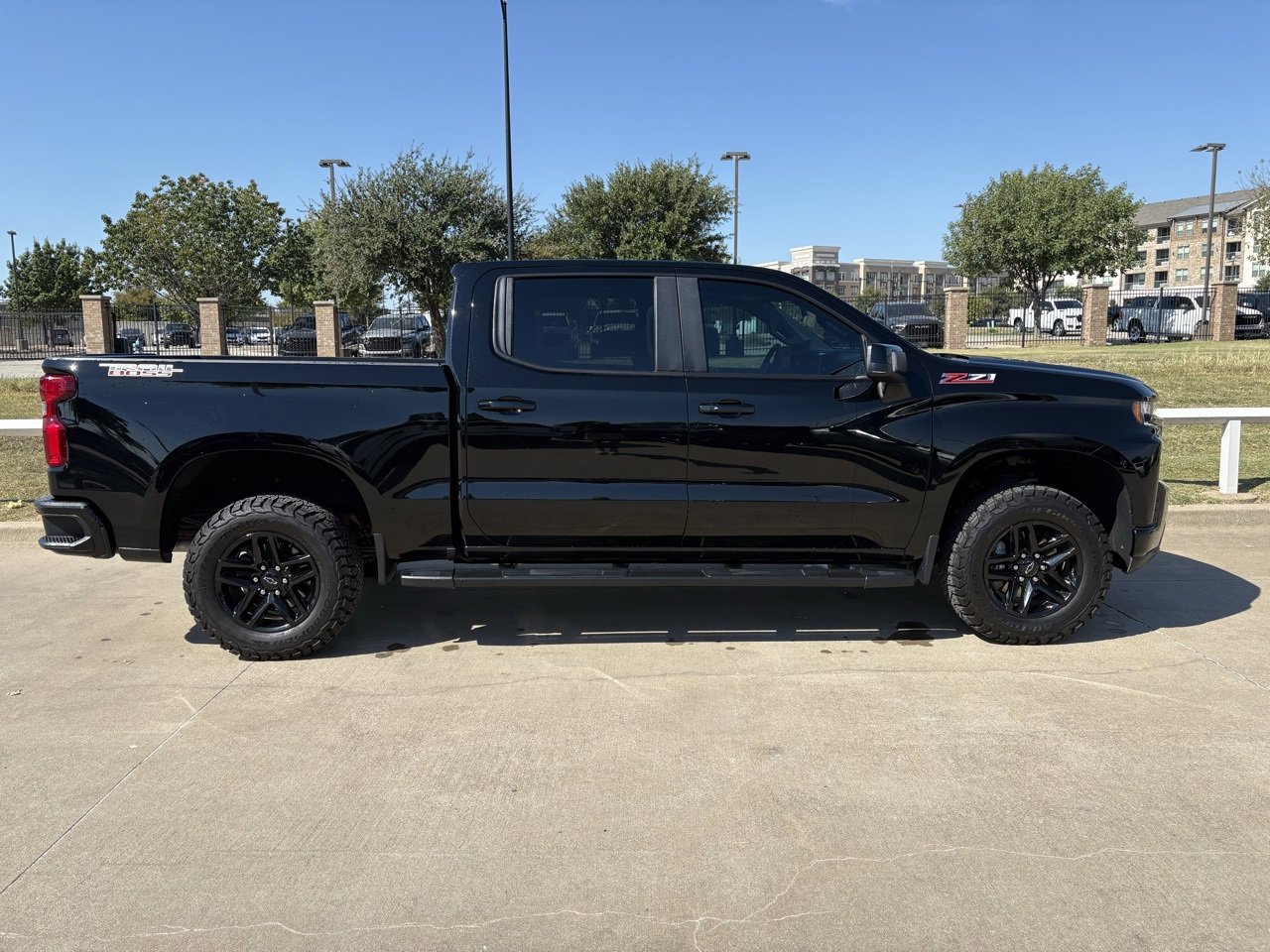 2022 Chevrolet Silverado Trail Boss LT photo 3