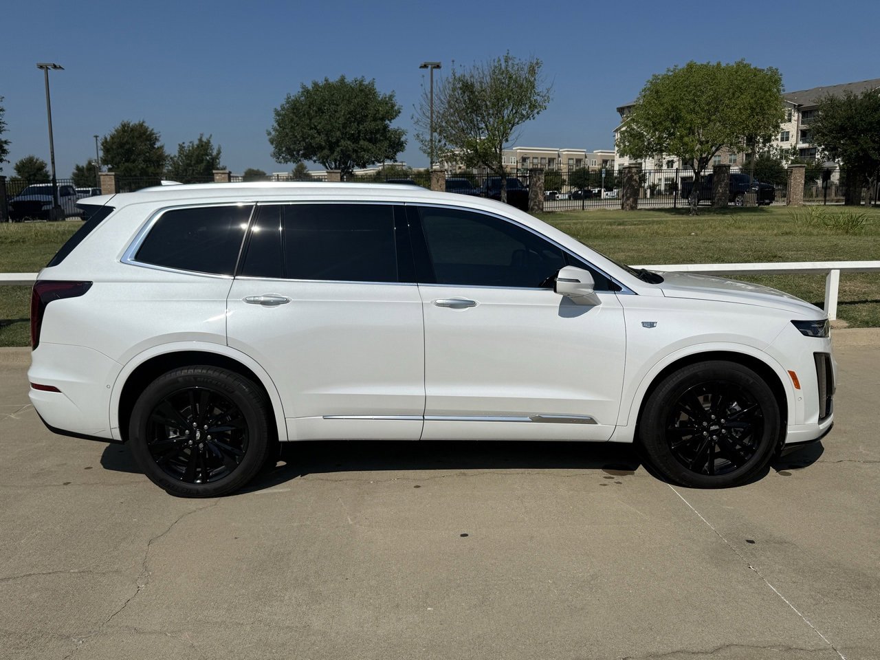 2024 Cadillac XT6 Premium Luxury photo 2