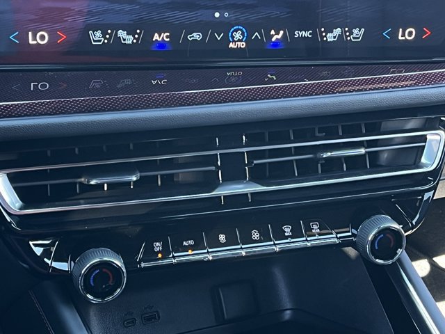 2027 Chevrolet Traverse RS - Photo 18