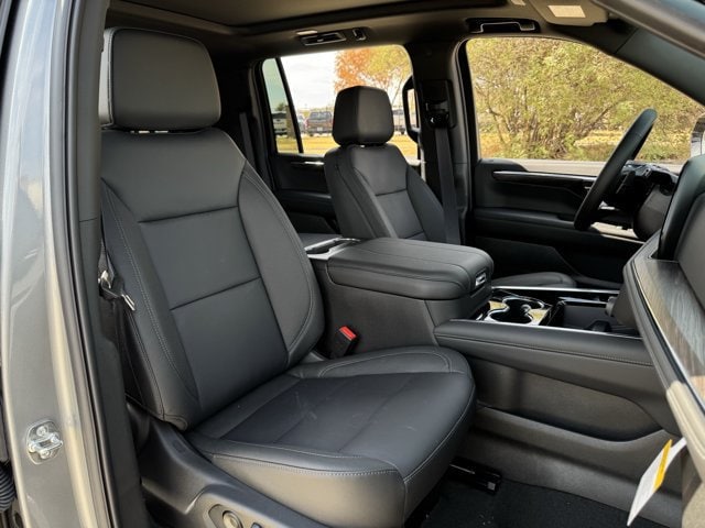 2026 Chevrolet Suburban LT - Photo 25