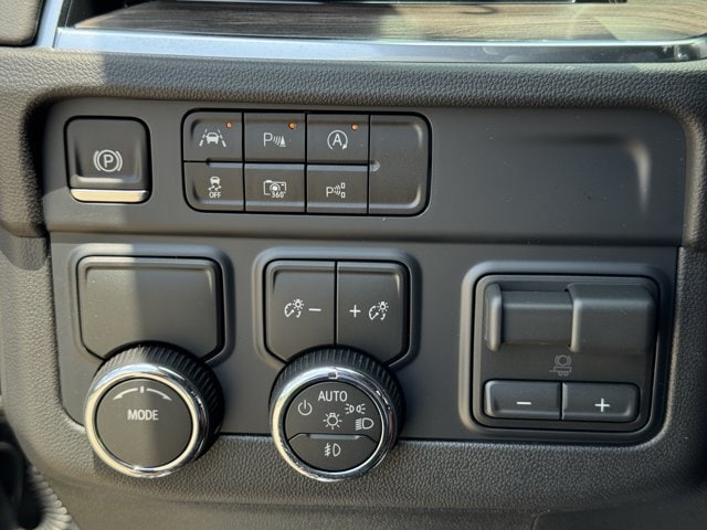 2026 Chevrolet Suburban LT - Photo 18