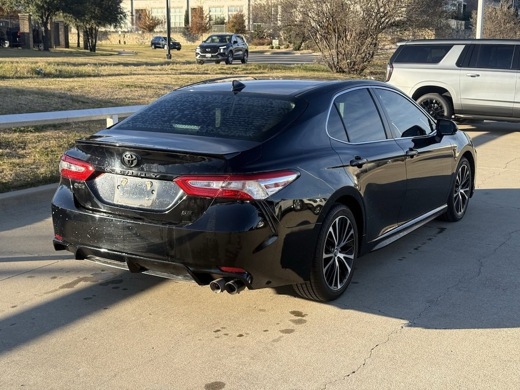 Used 2020 Toyota Camry SE Sedan