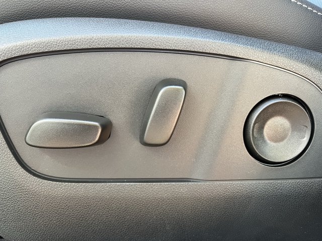 2027 Chevrolet Traverse LT - Photo 23