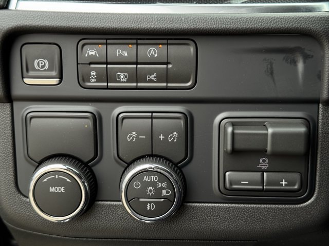 2026 Chevrolet Suburban RST - Photo 18