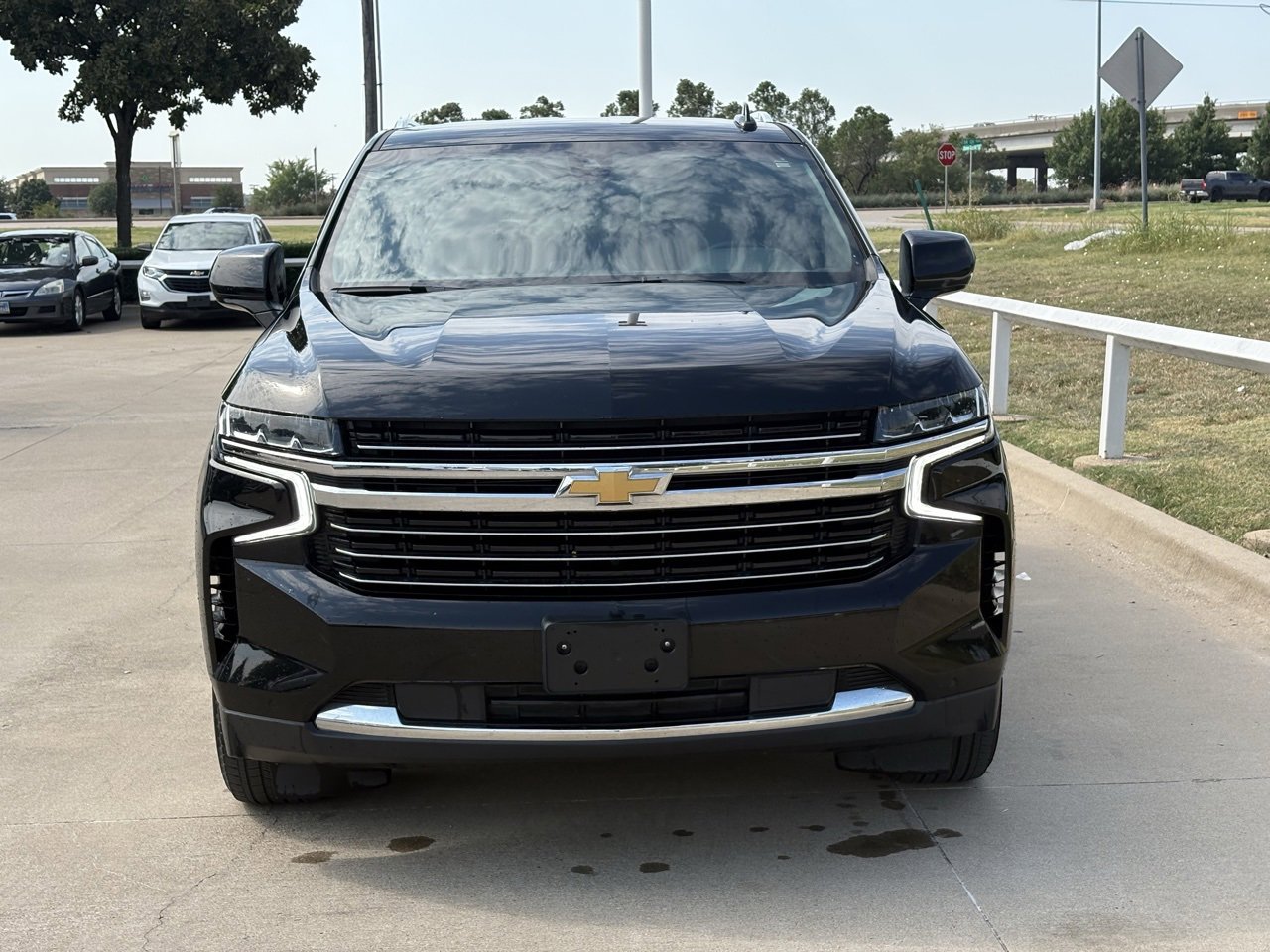2022 Chevrolet Tahoe LT photo 2