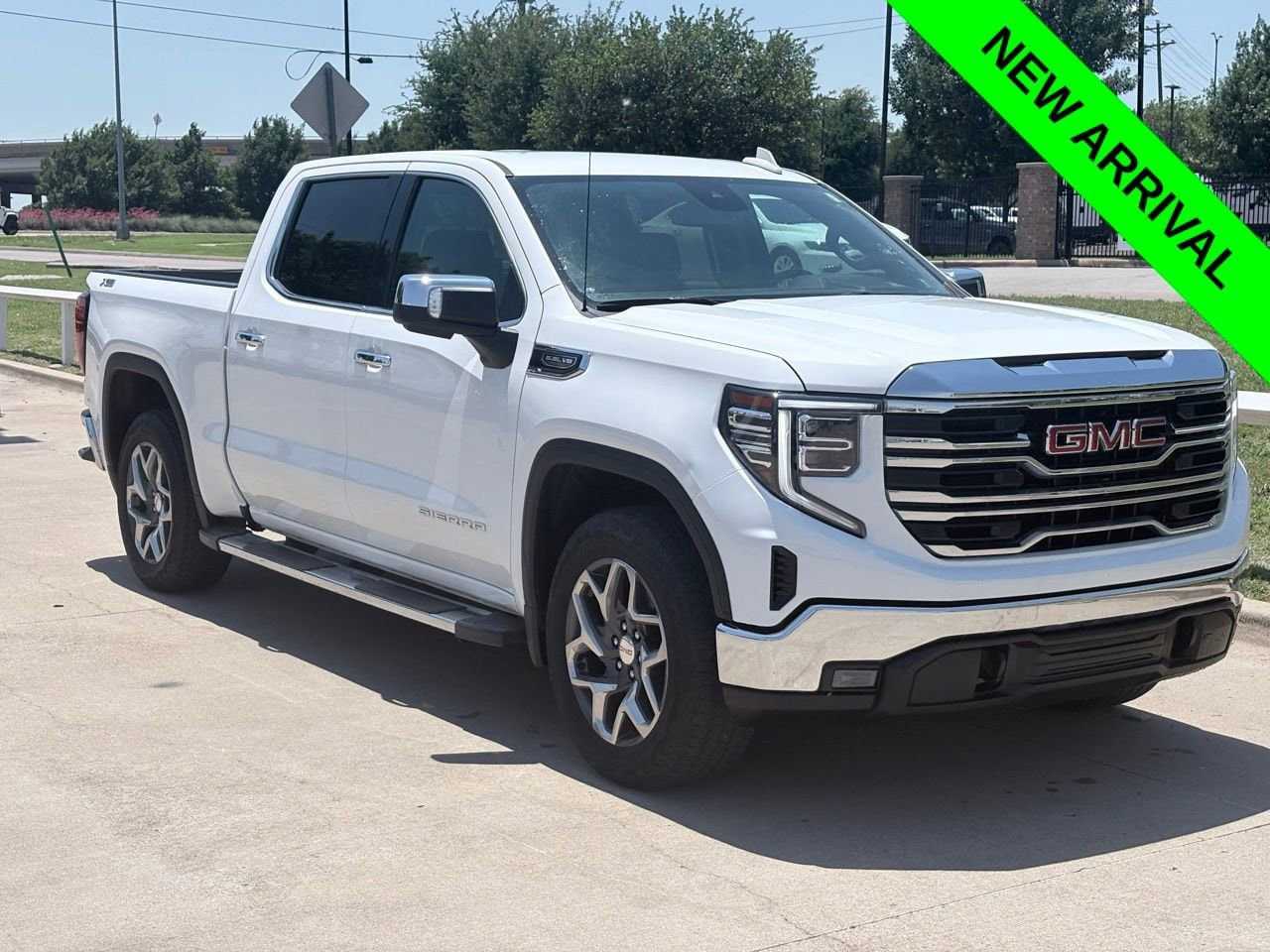 2023 GMC Sierra 4WD Crew Cab Short Box SLT's photo