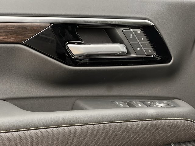 2026 Chevrolet Suburban Premier - Photo 21