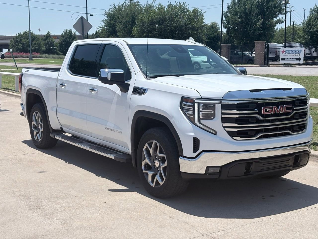 2023 GMC Sierra 4WD Crew Cab Short Box SLT's photo
