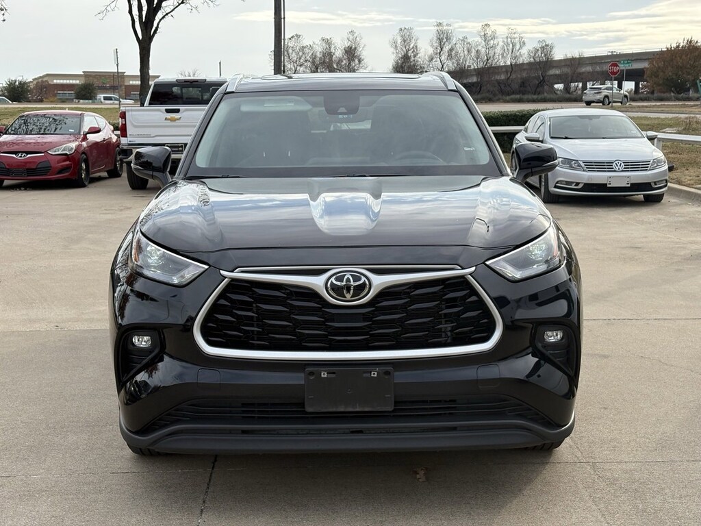 Used 2024 Toyota Highlander LE SUV
