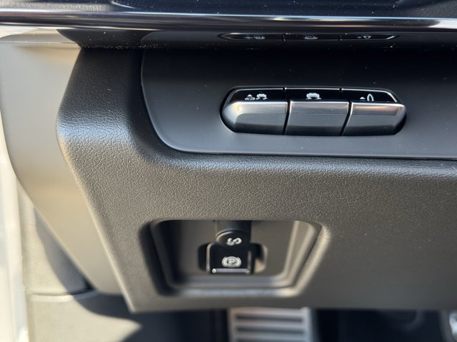2027 Chevrolet Corvette Stingray 2LT - Photo 26