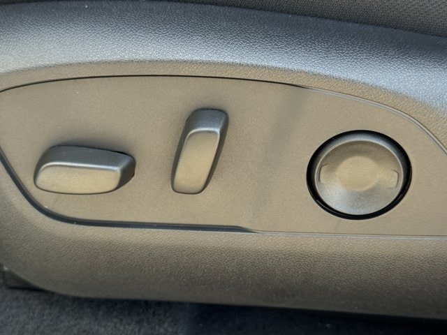 2027 Chevrolet Traverse LT - Photo 21