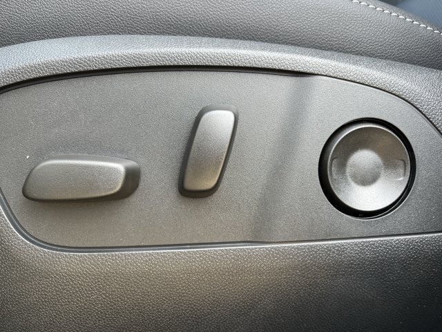 2027 Chevrolet Traverse LT - Photo 23