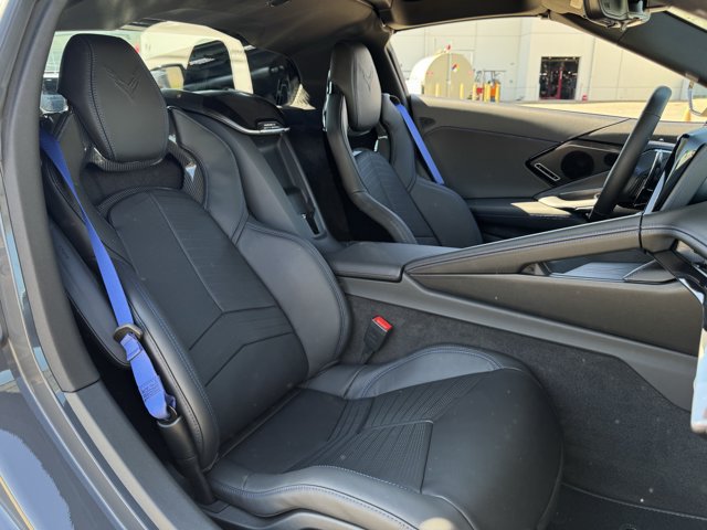 2027 Chevrolet Corvette Stingray 2LT - Photo 31