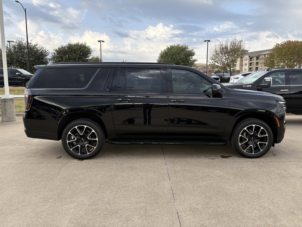 Used 2025 Chevrolet Suburban RST SUV