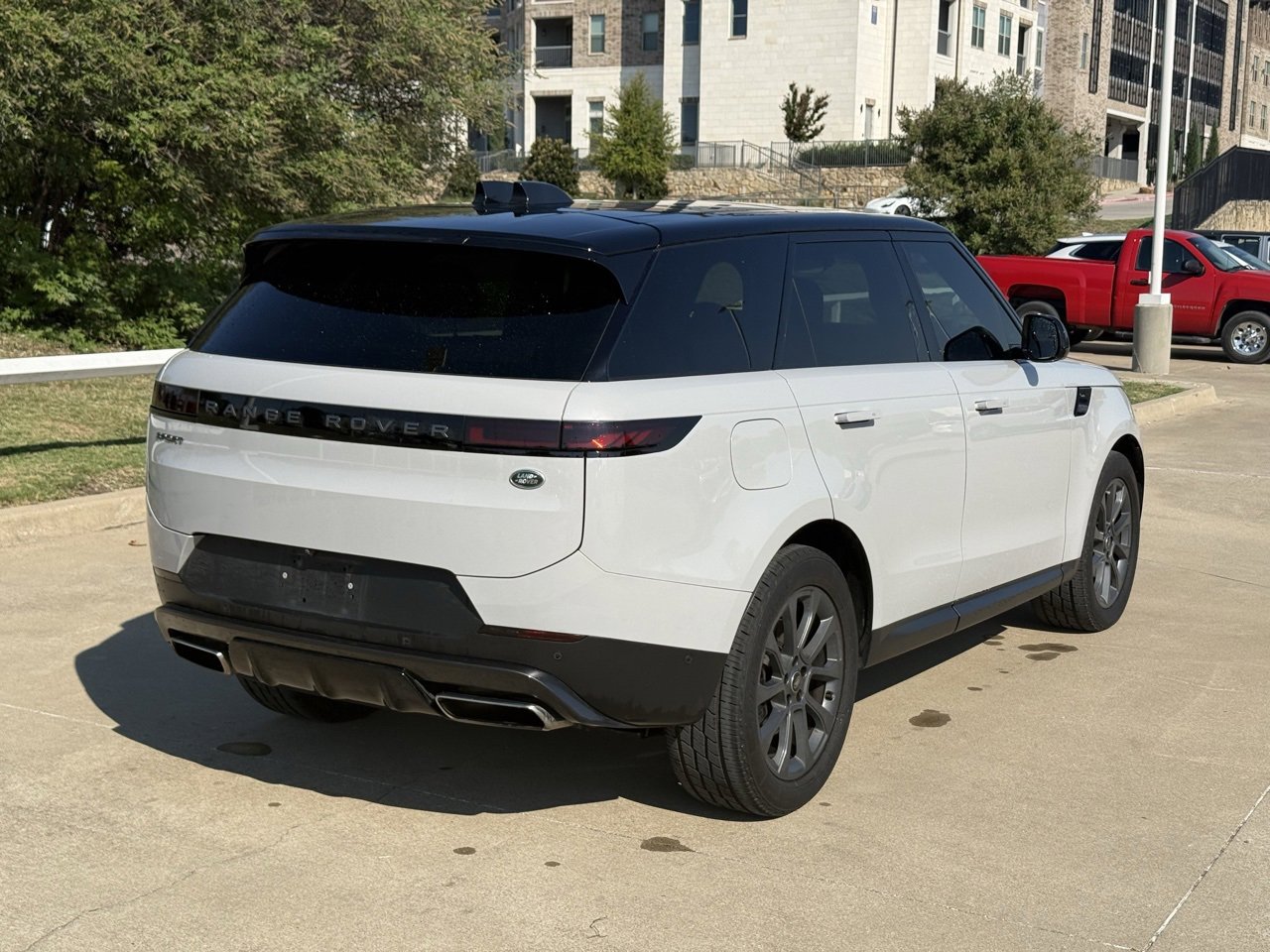 2023 Land Rover Range Rover Sport SE photo 4