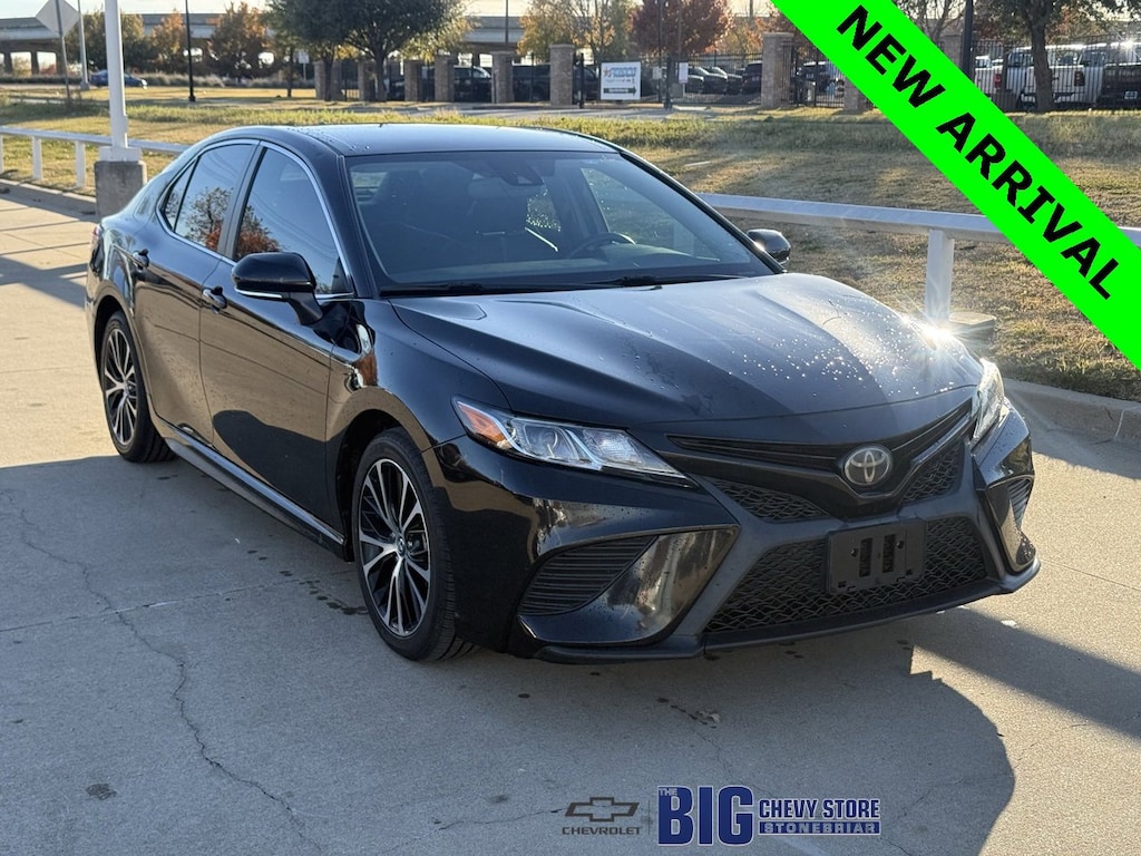 Used 2020 Toyota Camry SE Sedan