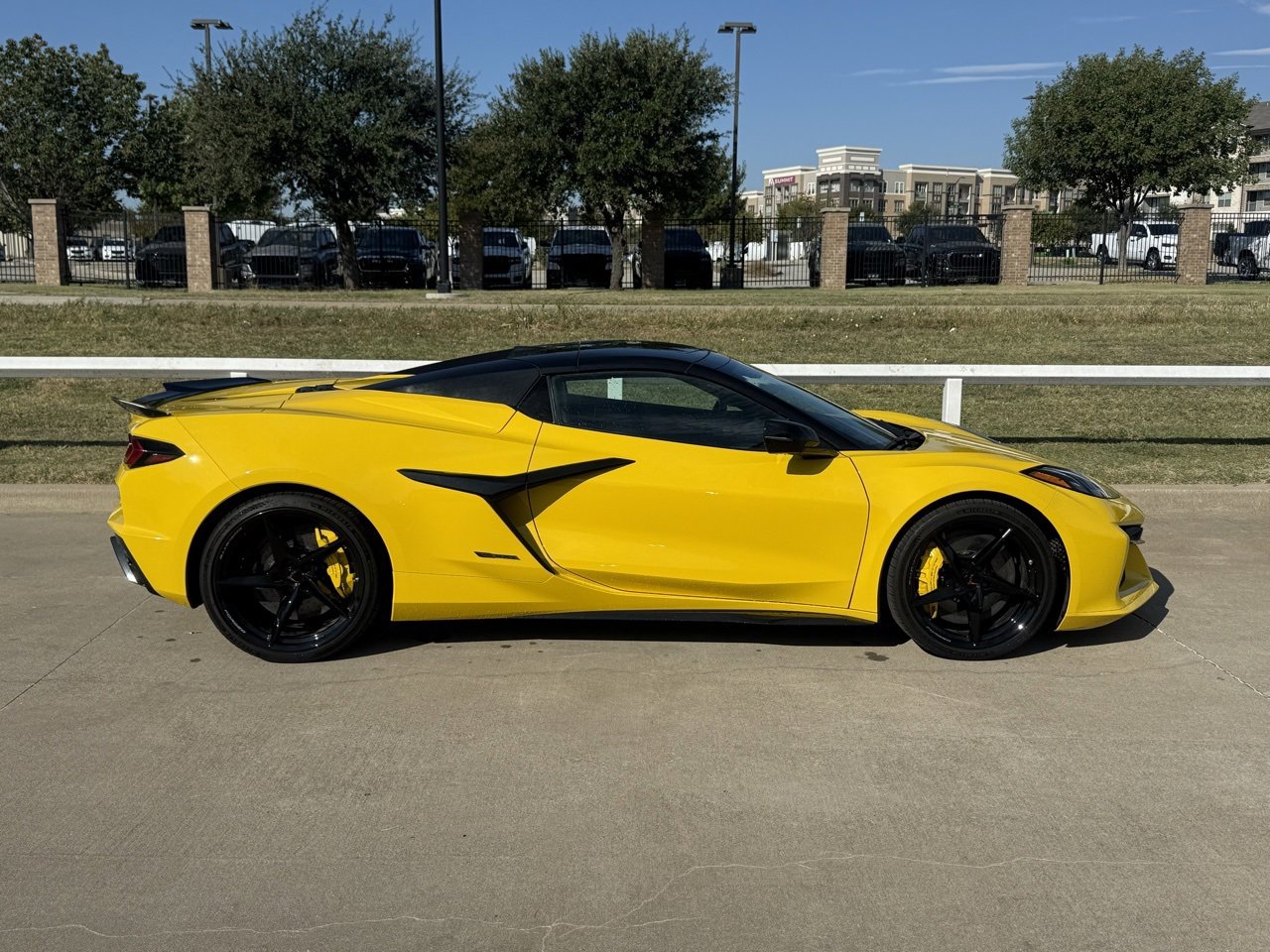 2025 Chevrolet Corvette E-Ray 2LZ photo 3