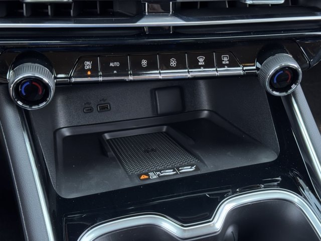 2027 Chevrolet Traverse LT - Photo 15