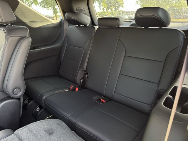 2027 Chevrolet Traverse LT - Photo 23
