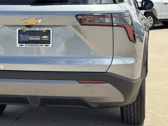 2027 Chevrolet Equinox LT - Photo 7