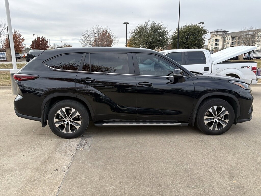 Used 2024 Toyota Highlander LE SUV