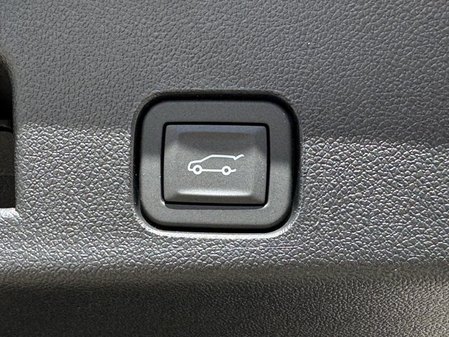 2027 Chevrolet Traverse Z71 - Photo 27