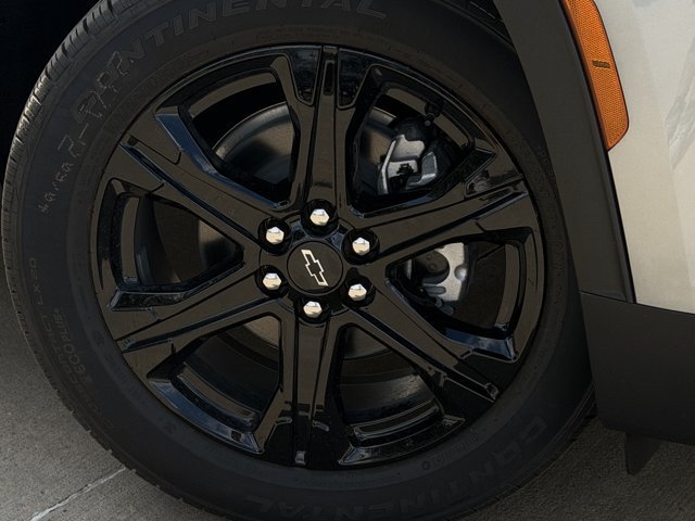2027 Chevrolet Traverse LT - Photo 10