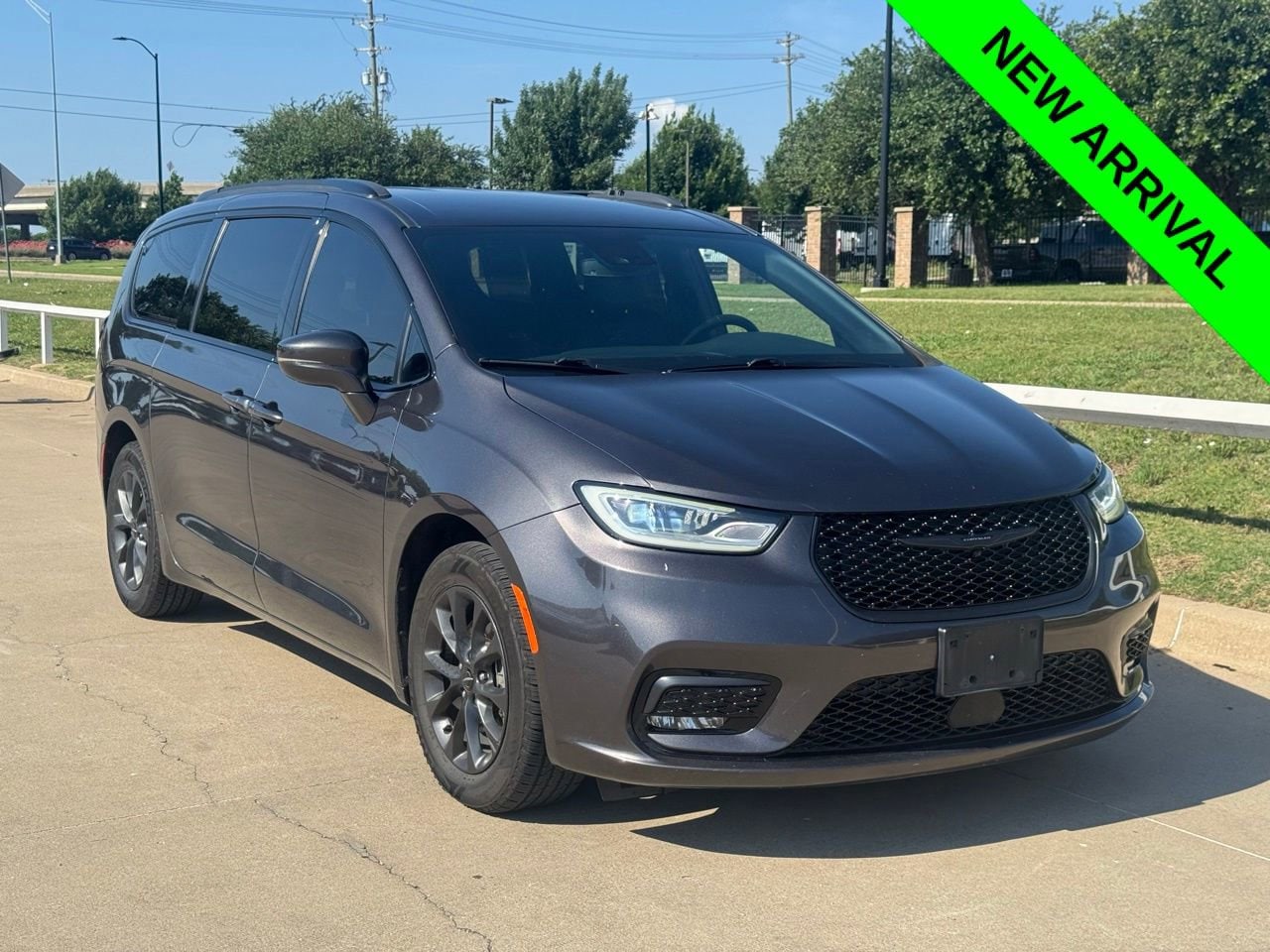 2021 Chrysler Pacifica Touring L's photo