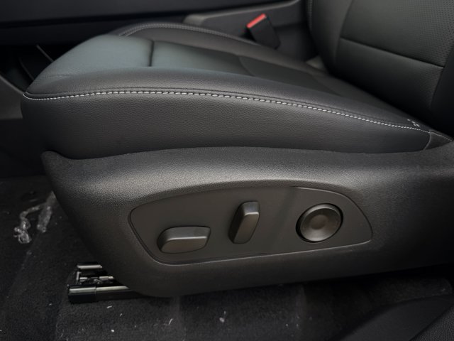 2027 Chevrolet Traverse LT - Photo 25
