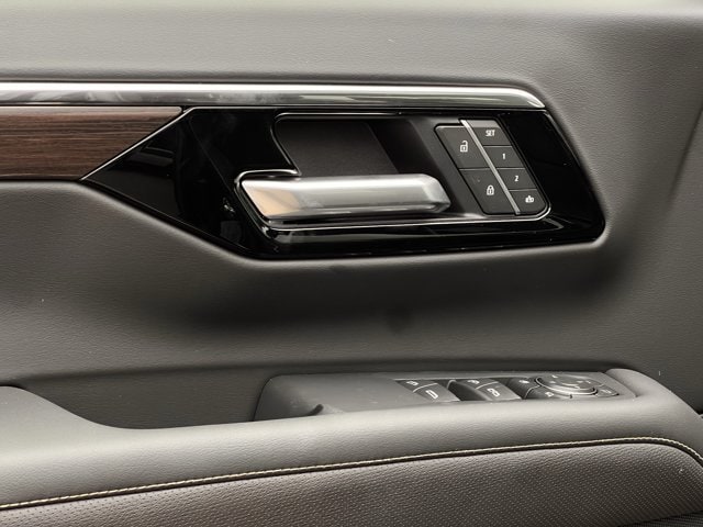 2026 Chevrolet Suburban Premier - Photo 21