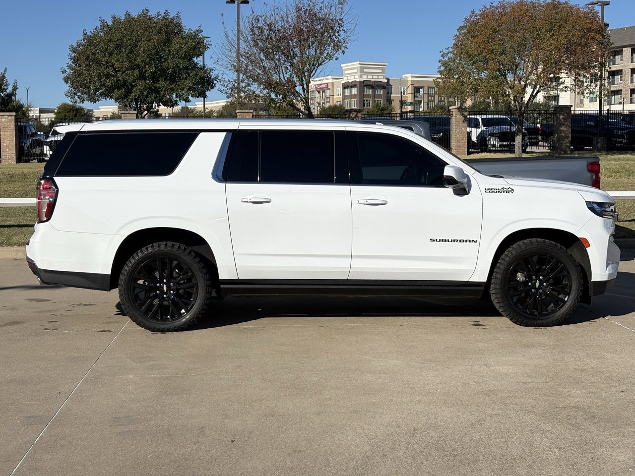 2022 Chevrolet Suburban High Country photo 3