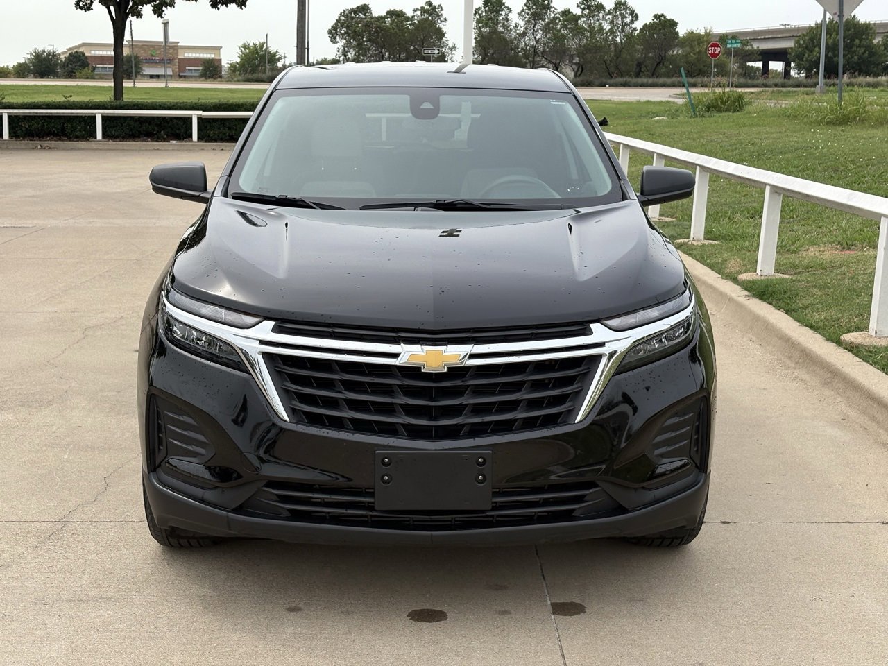 2022 Chevrolet Equinox LS photo 2