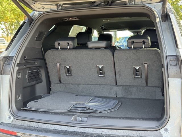 2027 Chevrolet Traverse LT - Photo 25
