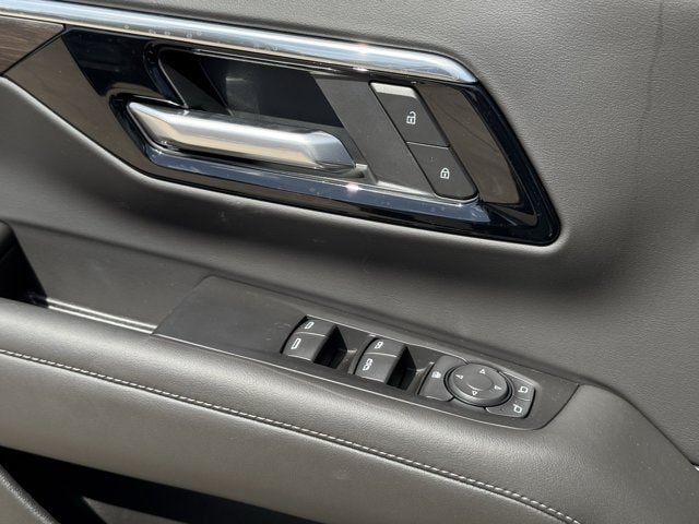 2026 Chevrolet Suburban LS - Photo 19