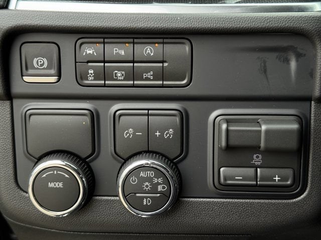 2026 Chevrolet Suburban RST - Photo 18