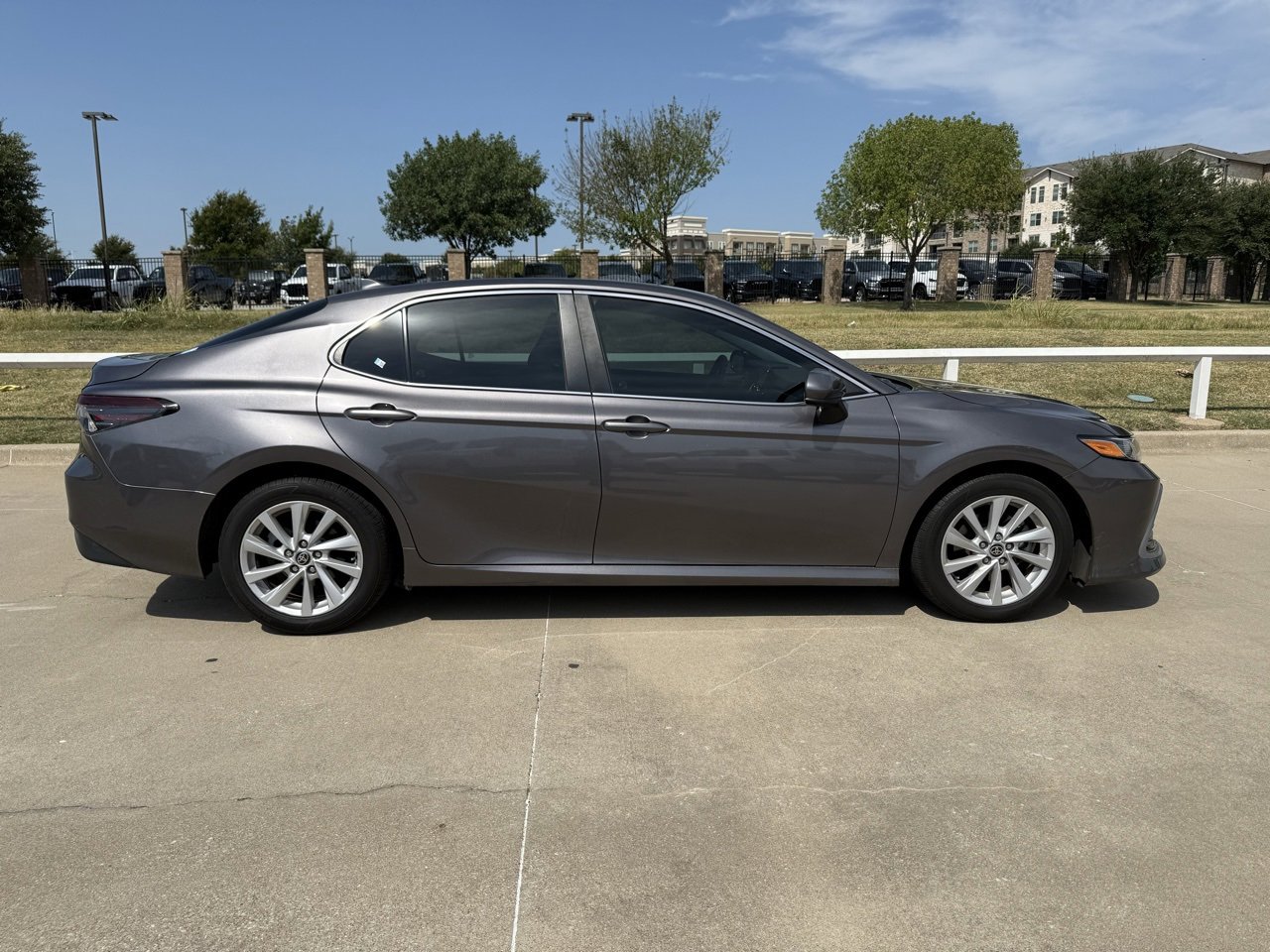 2021 Toyota Camry LE photo 3