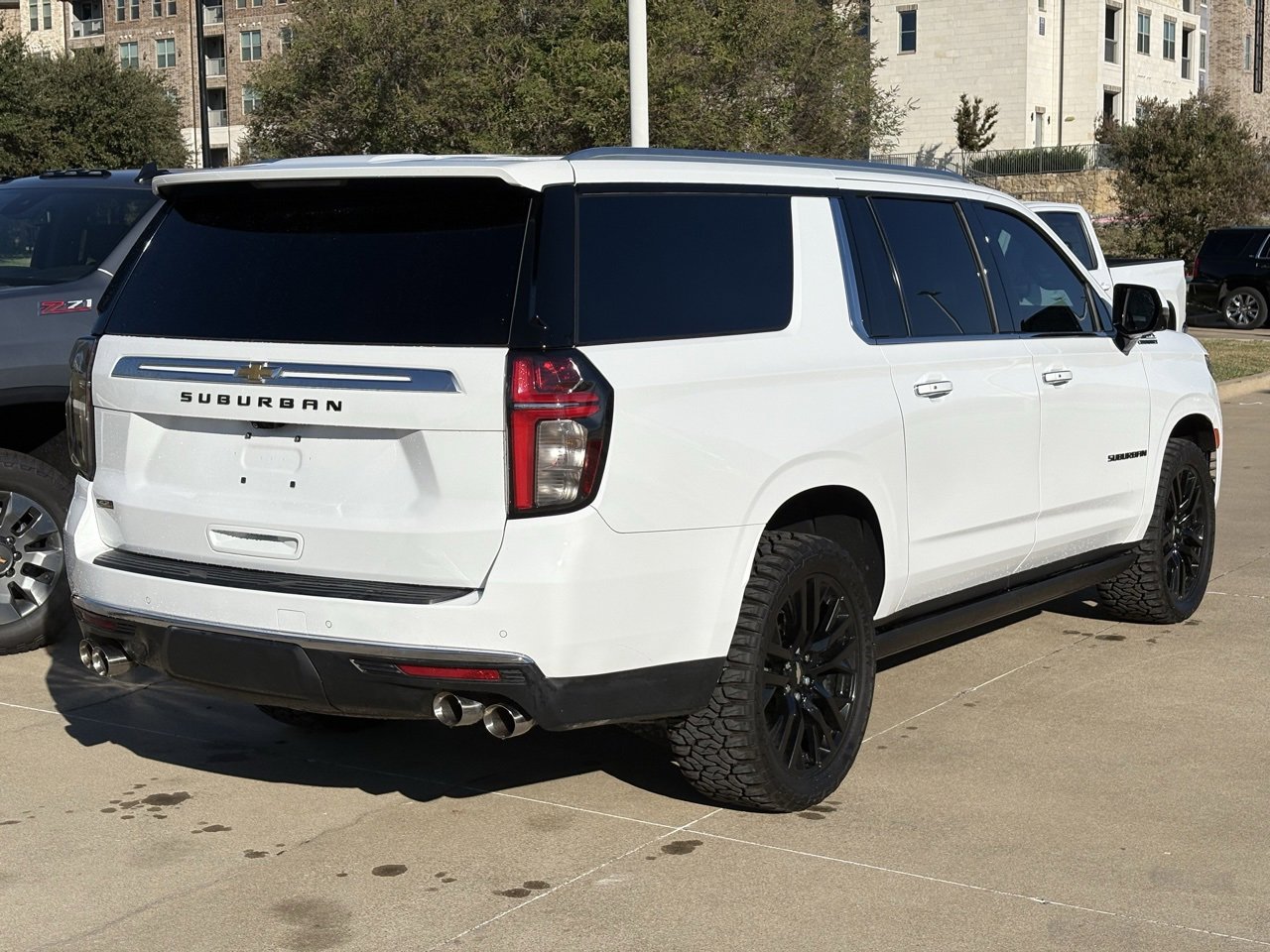 2022 Chevrolet Suburban High Country photo 4