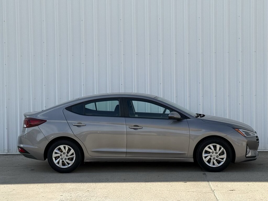 Used 2020 Hyundai Elantra SE Sedan