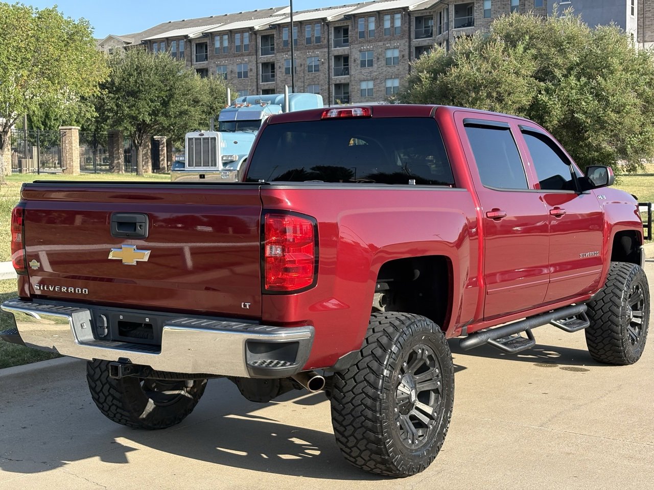 2018 Chevrolet Silverado 1500 LT photo 4