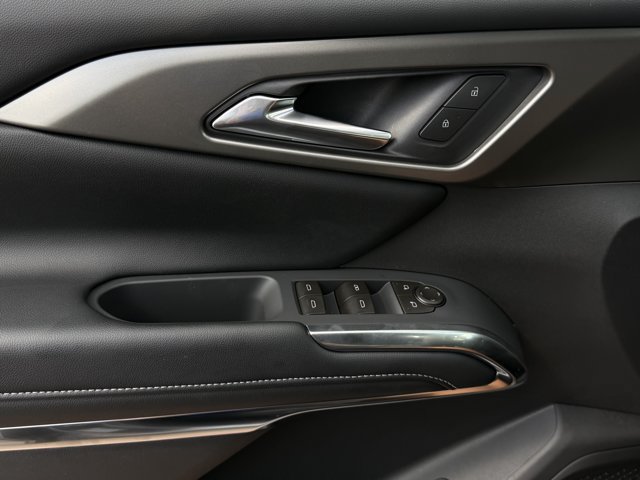 2027 Chevrolet Traverse LT - Photo 22
