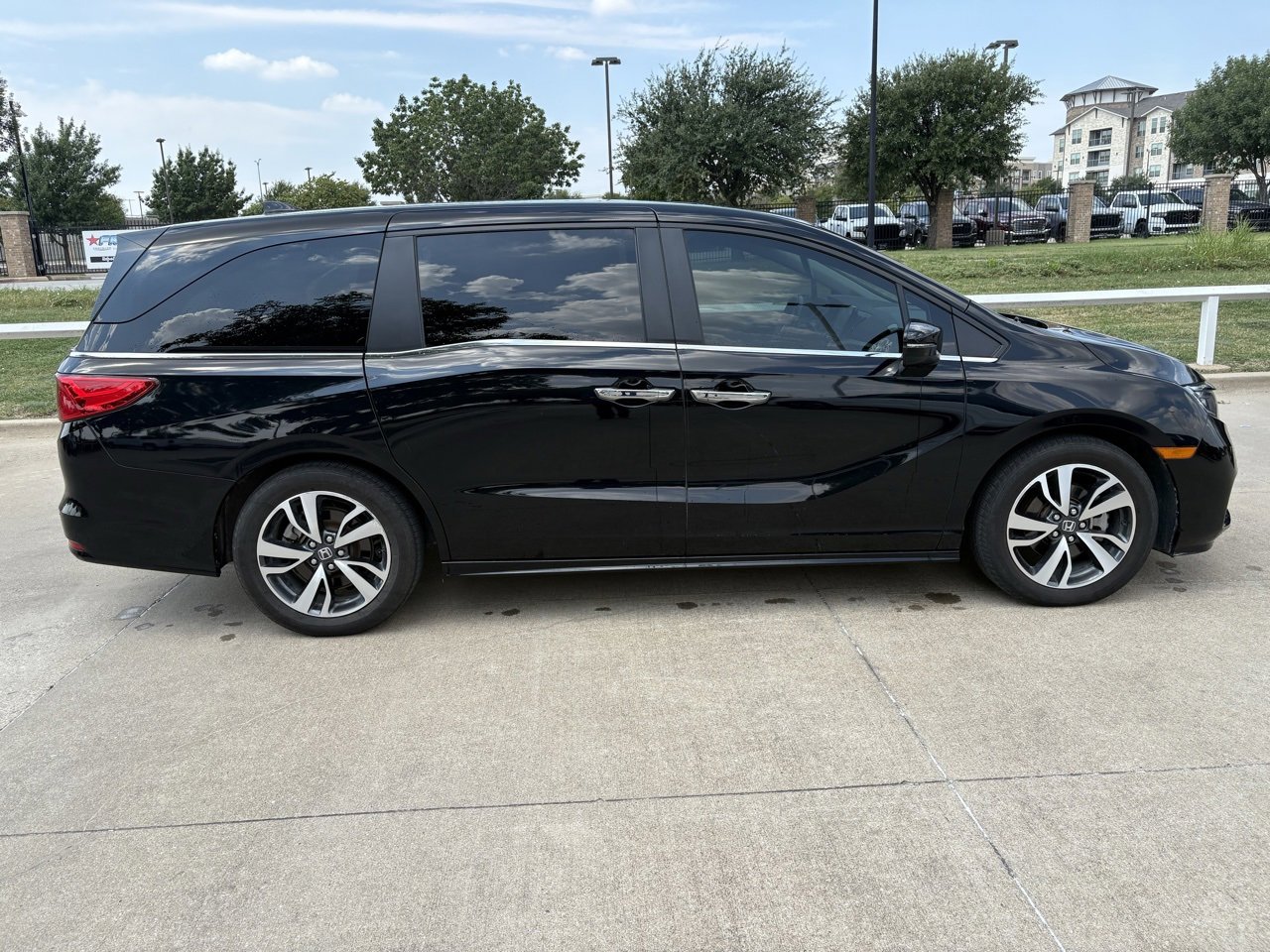 2021 Honda Odyssey Touring photo 3
