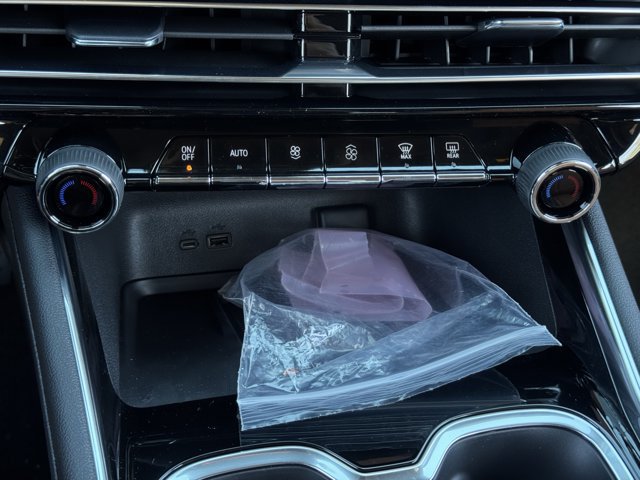 2027 Chevrolet Traverse Z71 - Photo 15