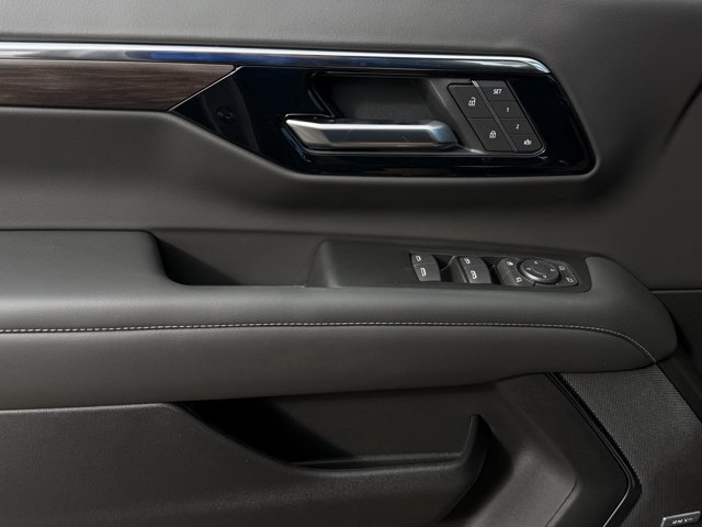 2027 Chevrolet Suburban Z71 - Photo 22