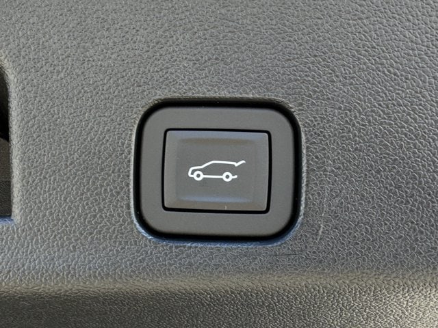 2027 Chevrolet Traverse LT - Photo 12