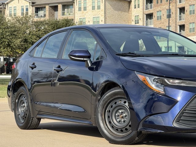 2023 Toyota Corolla LE photo 3
