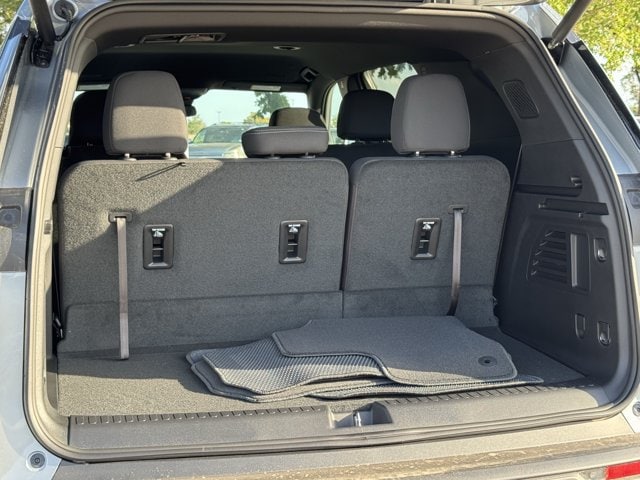 2027 Chevrolet Traverse LT - Photo 24