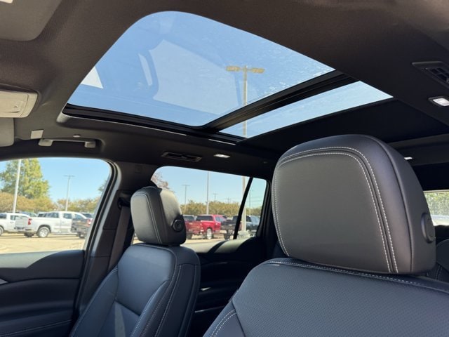 2027 Chevrolet Traverse LT - Photo 25