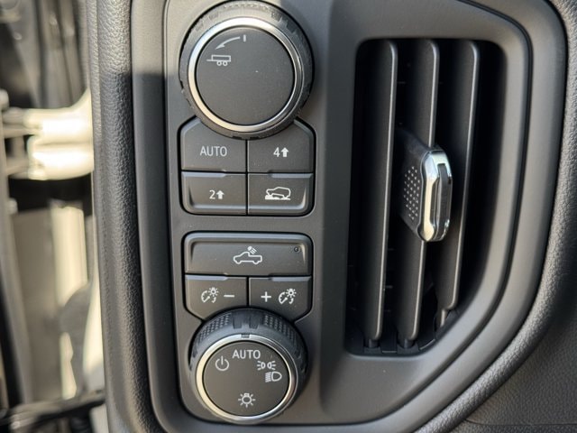 2026 Chevrolet Silverado 1500 Custom - Photo 18